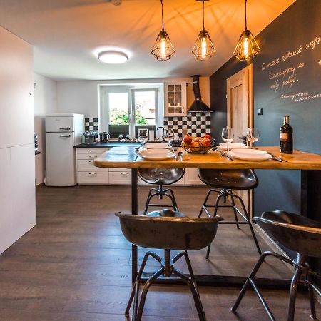 Apartament Wita Stwosza Jelenia Góra Екстериор снимка
